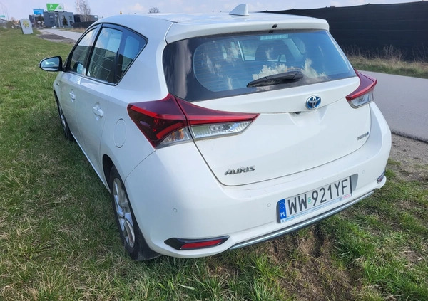 Toyota Auris cena 54000 przebieg: 164000, rok produkcji 2017 z Warszawa małe 121